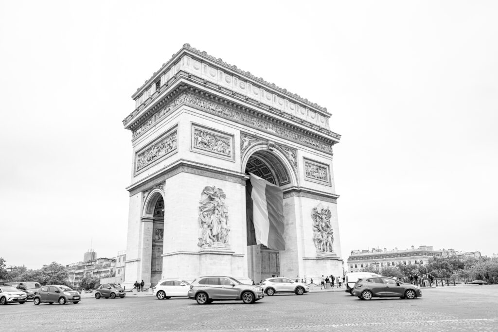 The arc de triomphe arch in Paris