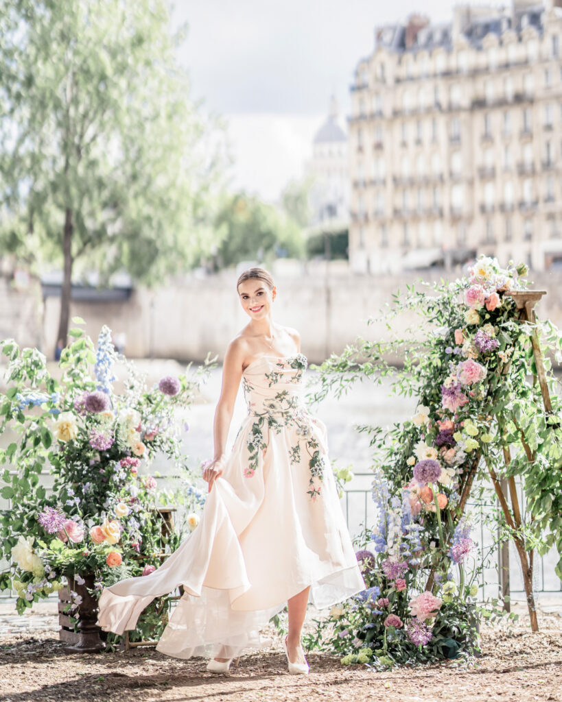 Bride posing on the banks of the River Seine