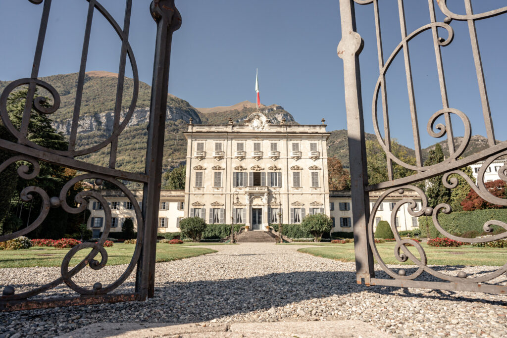 Photo of the exterior of villa sola cabiati